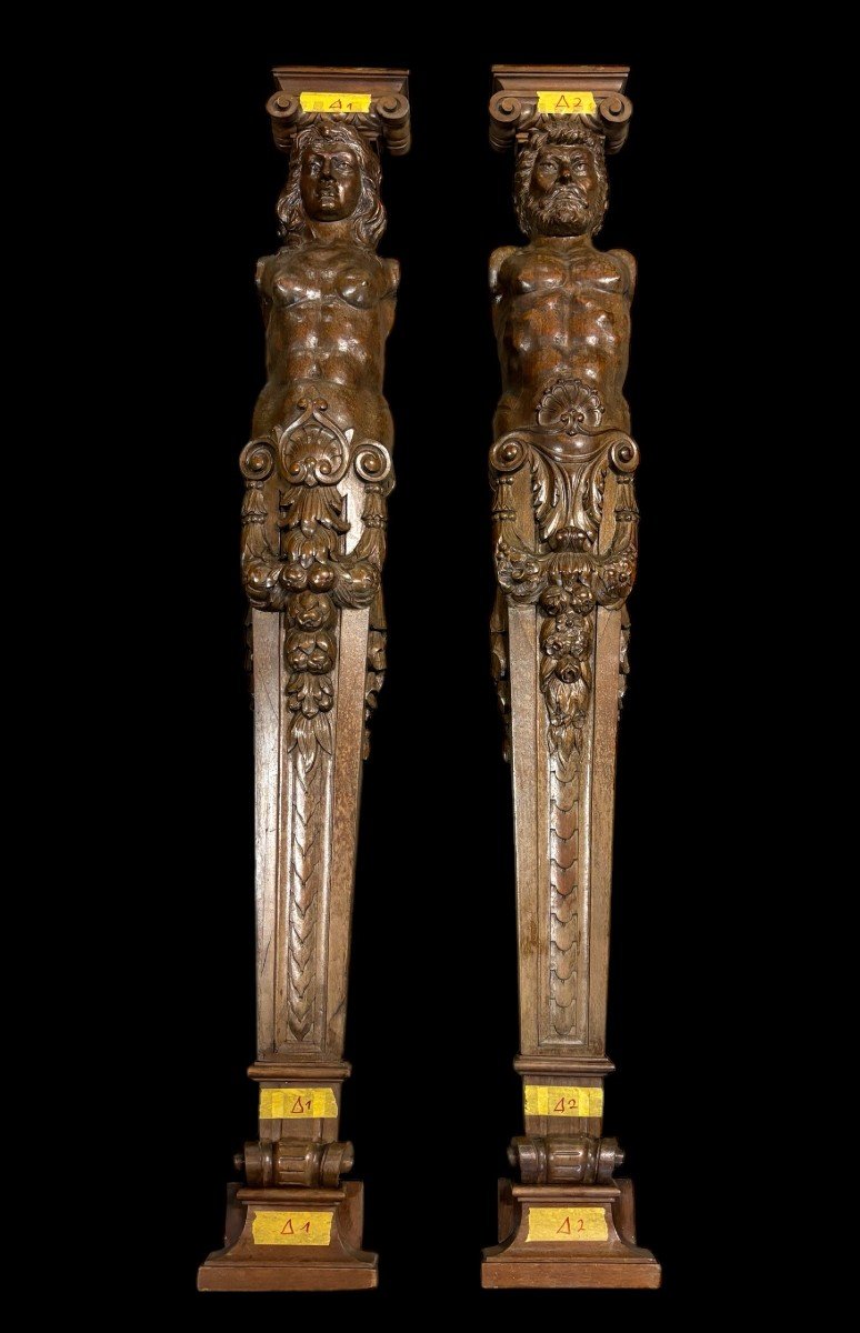 Pair Of Large Walnut Caryatids From The Late 19th Century. (140 Cm)