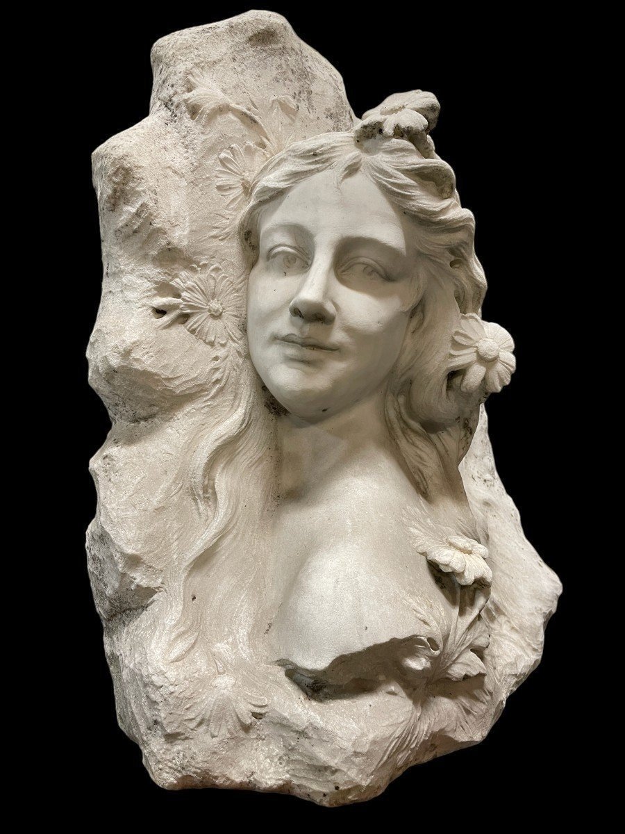 Sculpture  Art Nouveau En Marbre Blanc Représentant Une Jeune Femme-photo-2