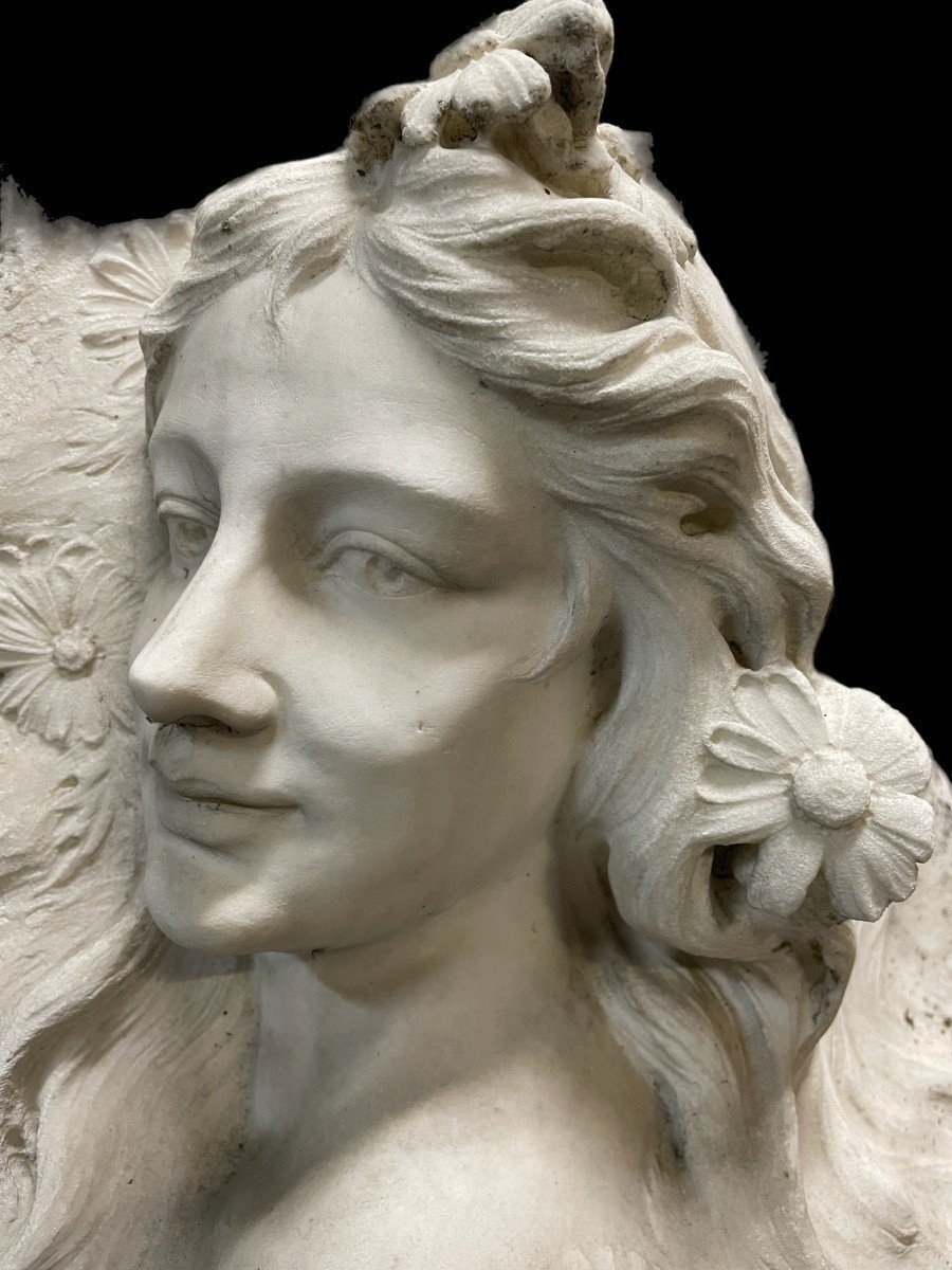 Sculpture  Art Nouveau En Marbre Blanc Représentant Une Jeune Femme-photo-3