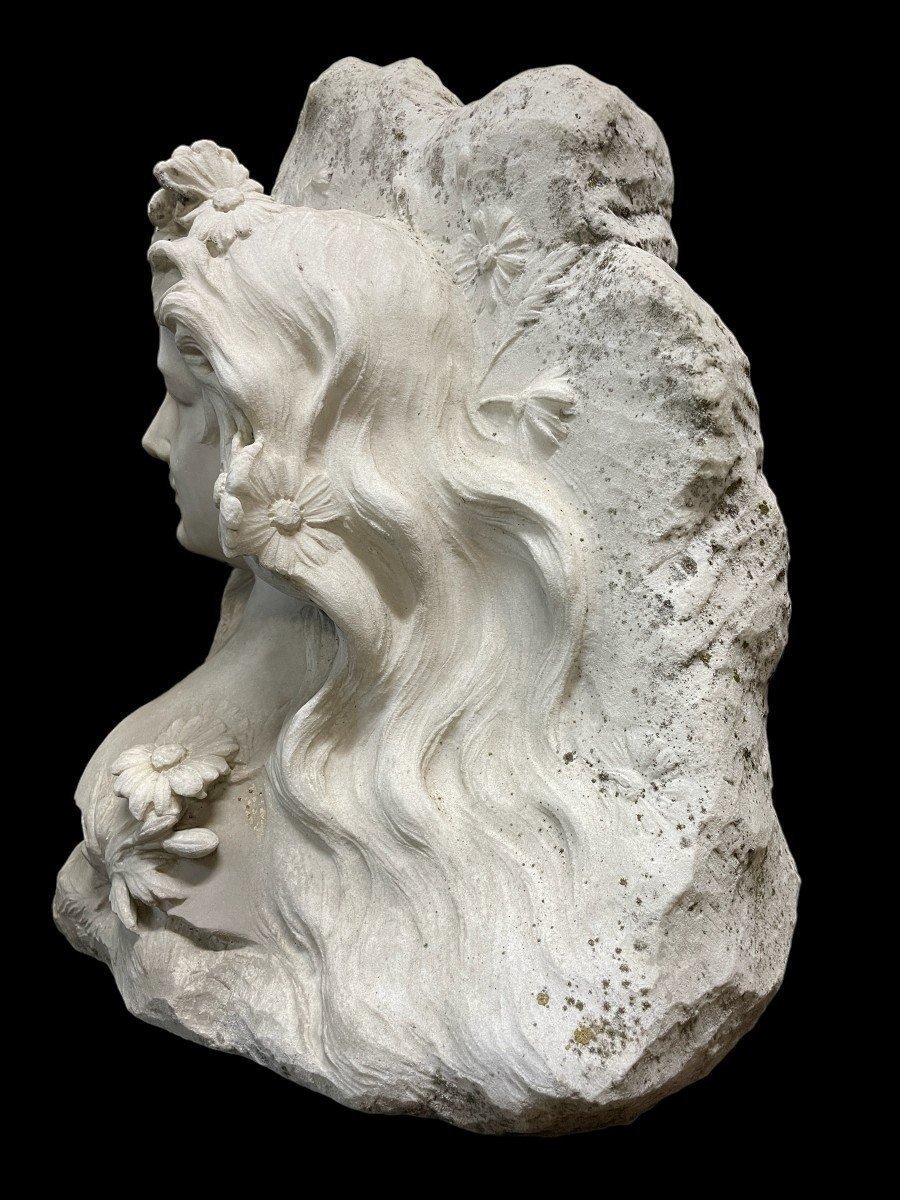 Sculpture  Art Nouveau En Marbre Blanc Représentant Une Jeune Femme-photo-1