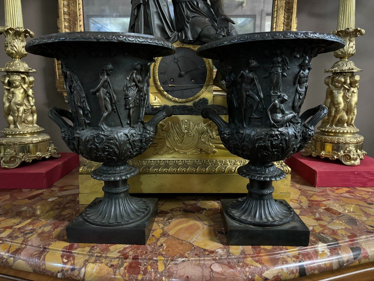 Paire De Vases" Medici " En Bronze 20ème.