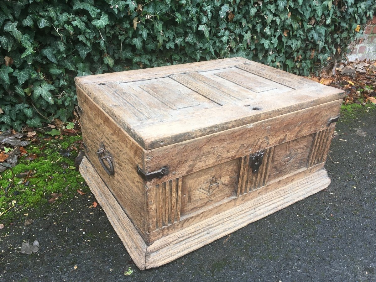 Early Renaissance Document Chest Circa 1600 -photo-2