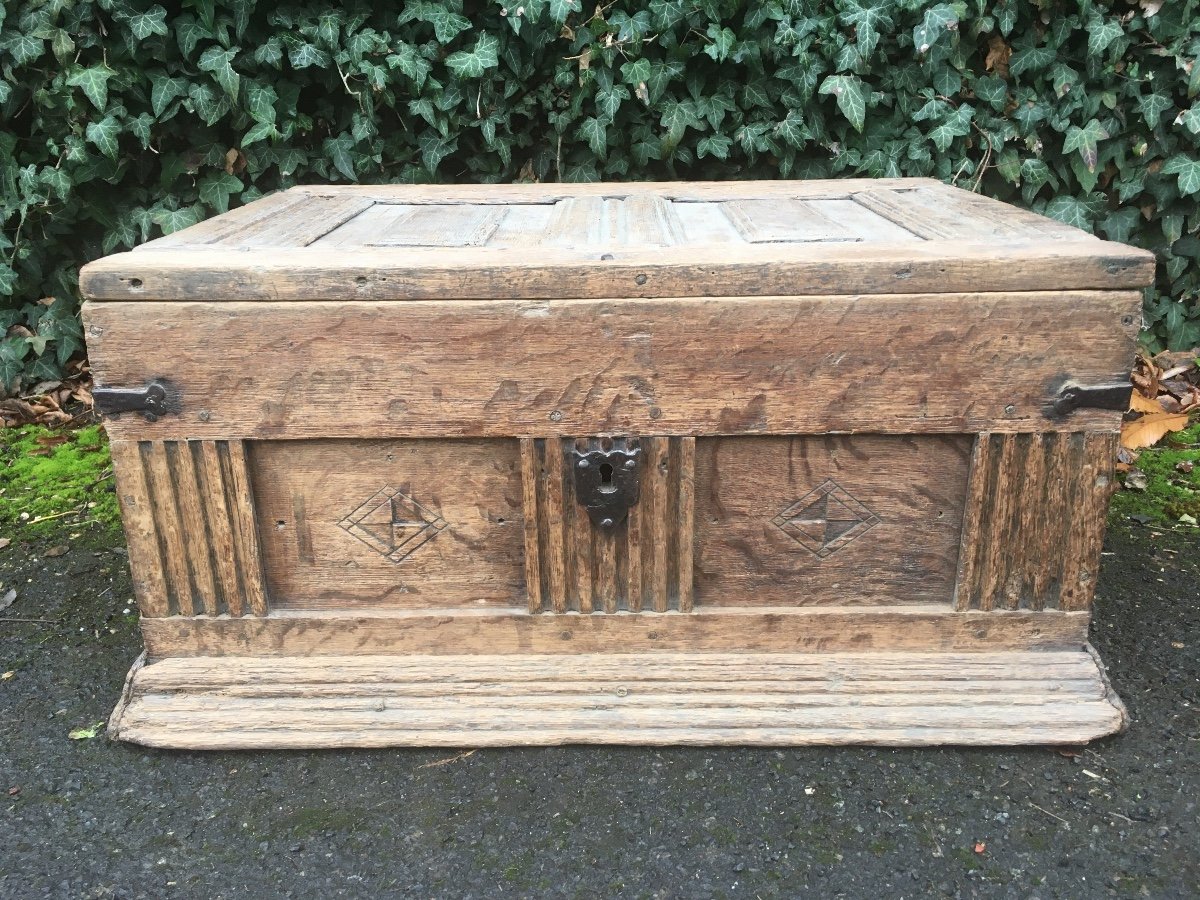 Early Renaissance Document Chest Circa 1600 -photo-3