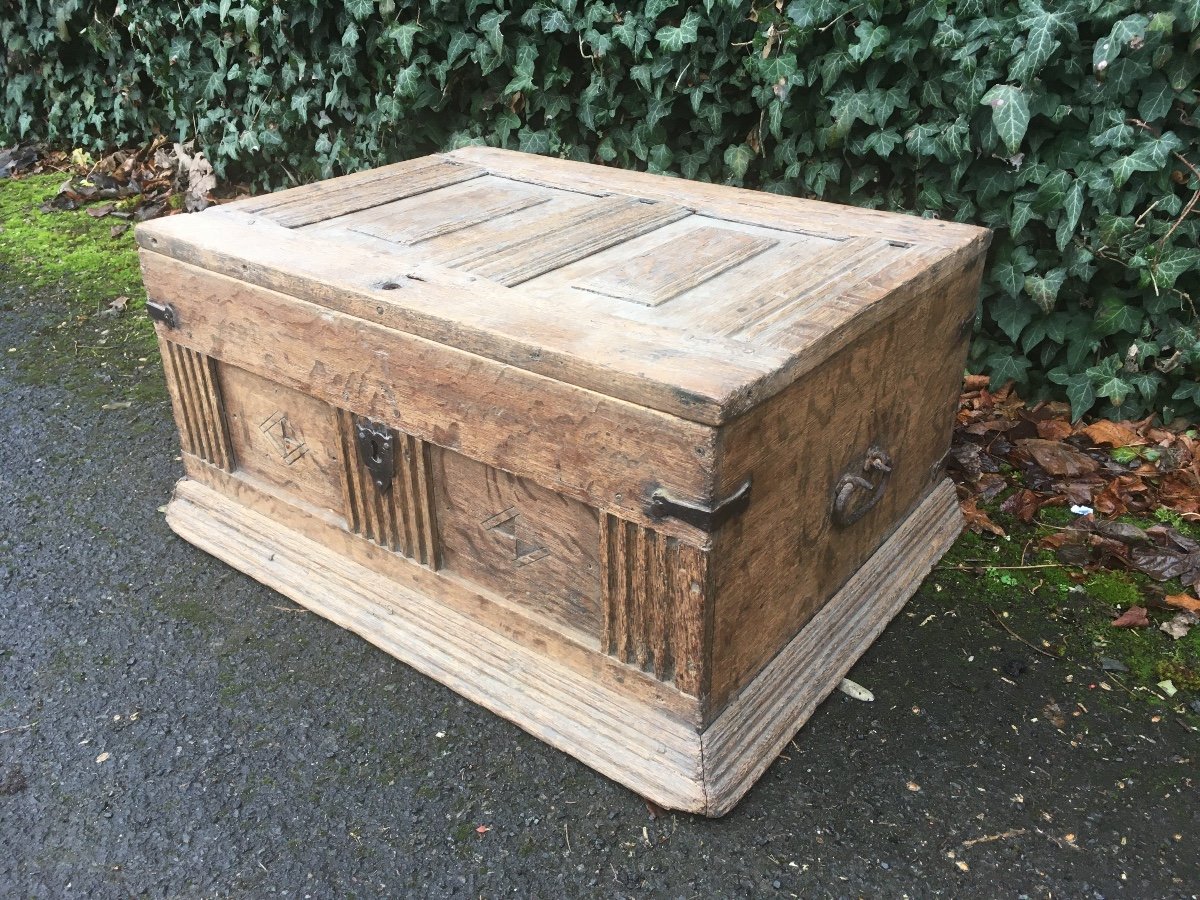 Early Renaissance Document Chest Circa 1600 -photo-4