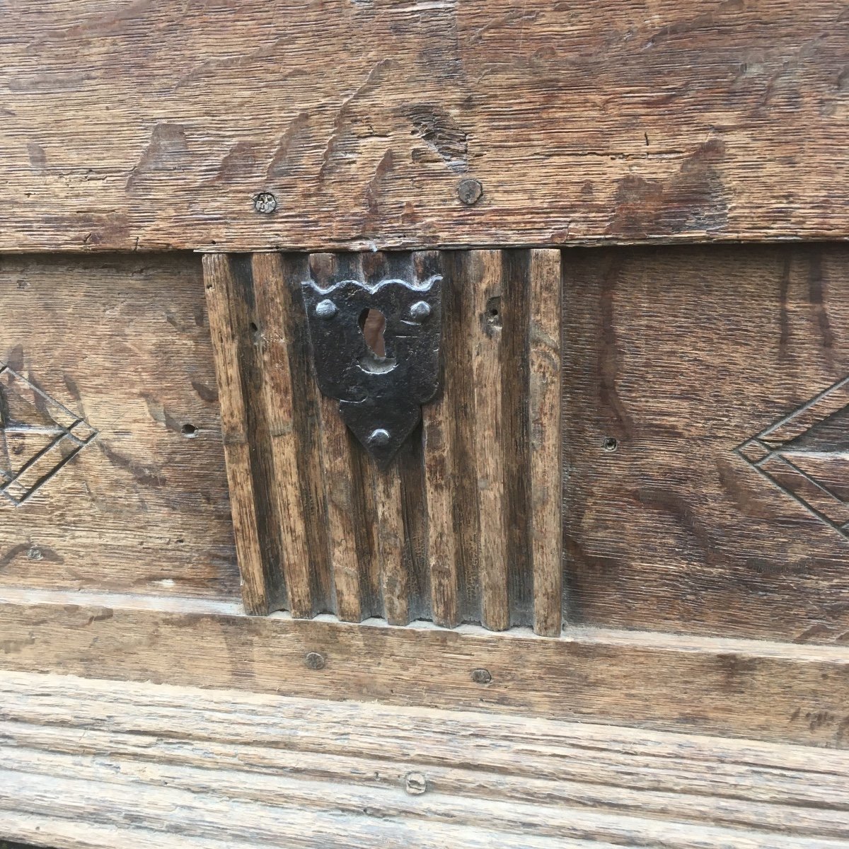 Early Renaissance Document Chest Circa 1600 -photo-2