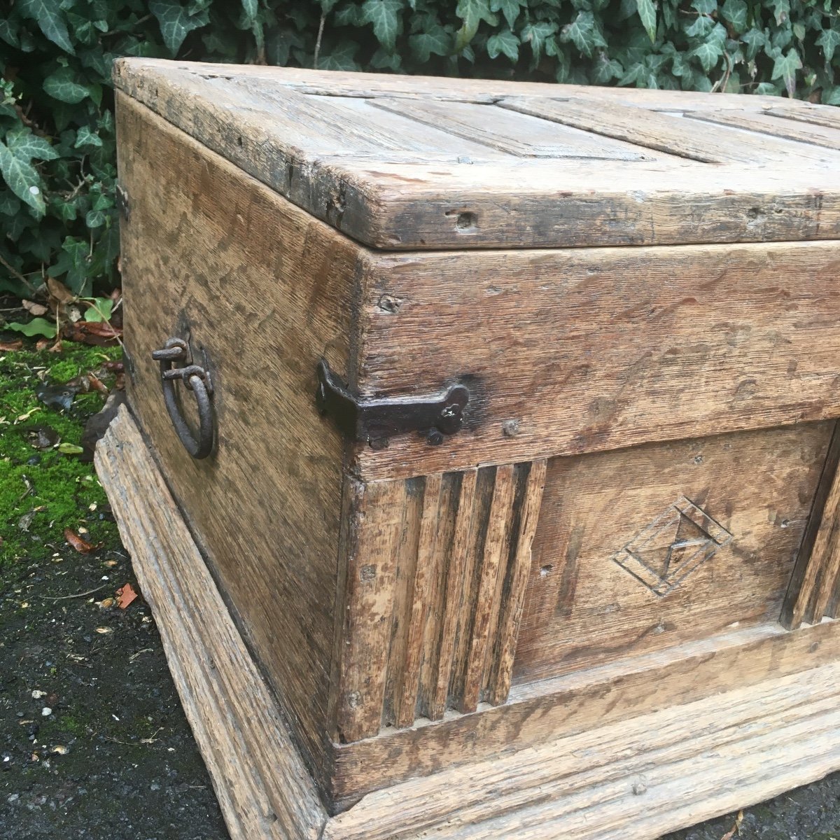 Early Renaissance Document Chest Circa 1600 -photo-3