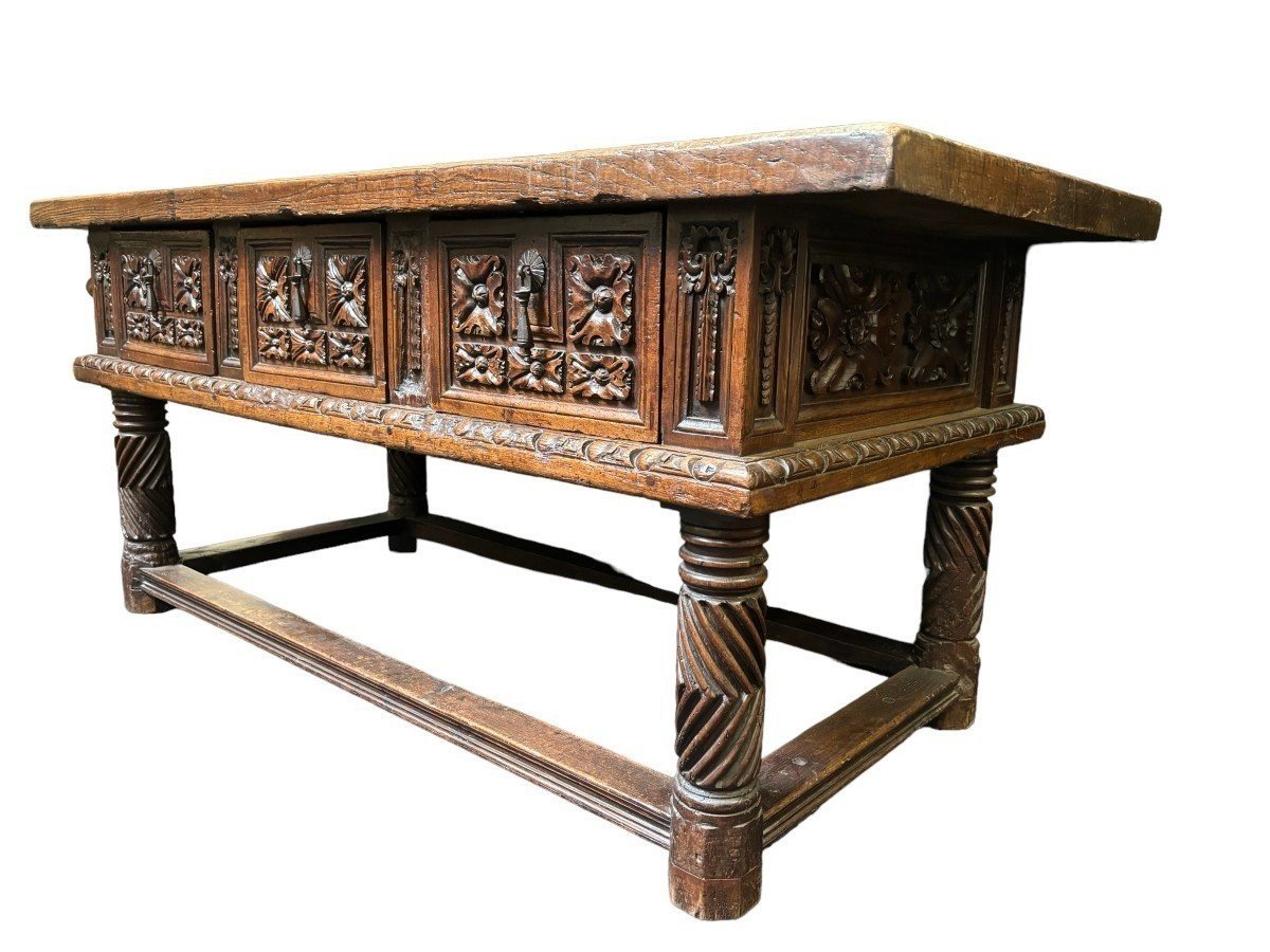 Very Beautiful 17th Century Spanish Chestnut Wood Table.