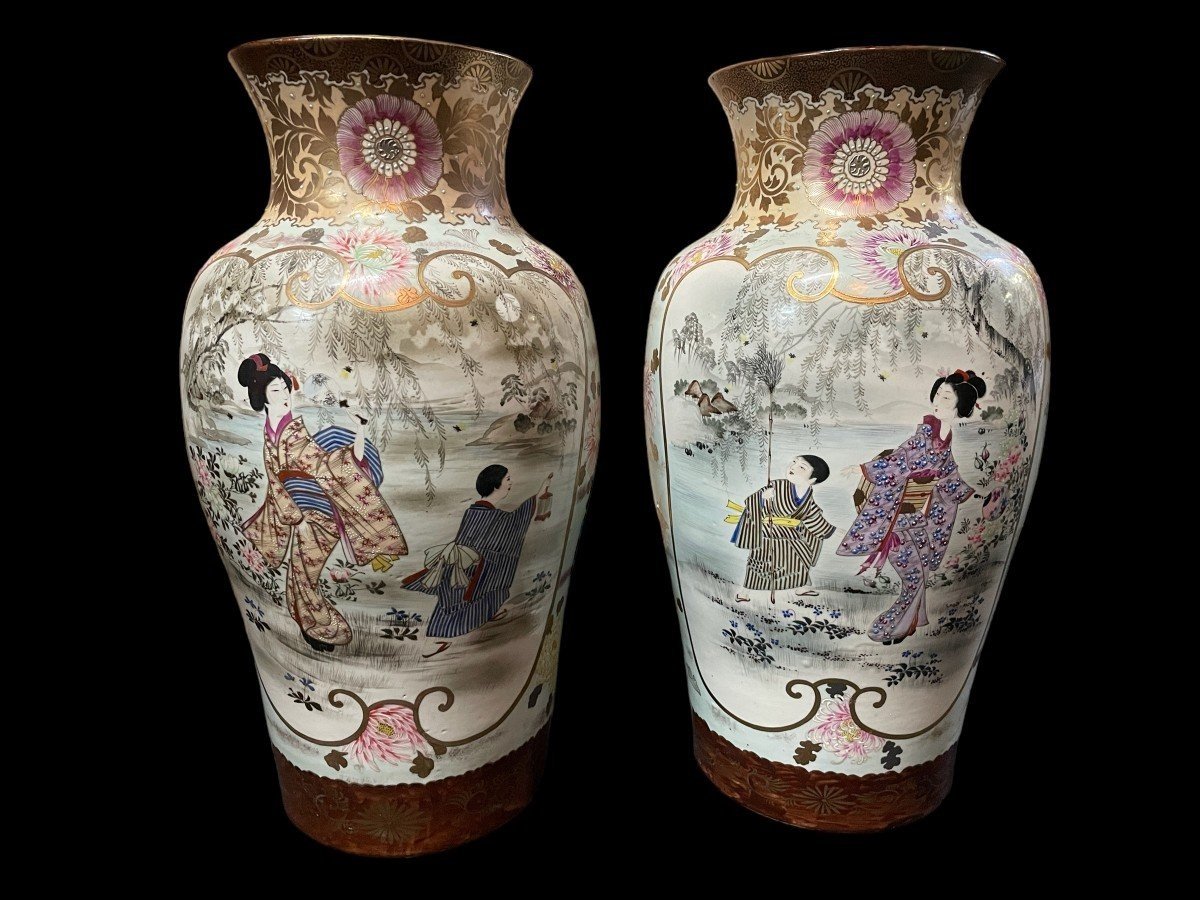 Paire De Grands Vases En Porcelaine Japon Début XXème ( 62 Cm ).