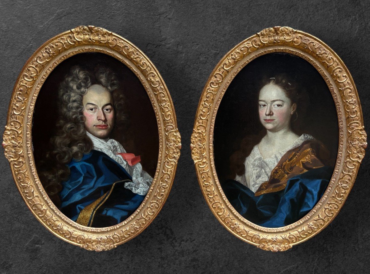 Pair Of Oval Portrait Paintings "nobles" 18th Century.