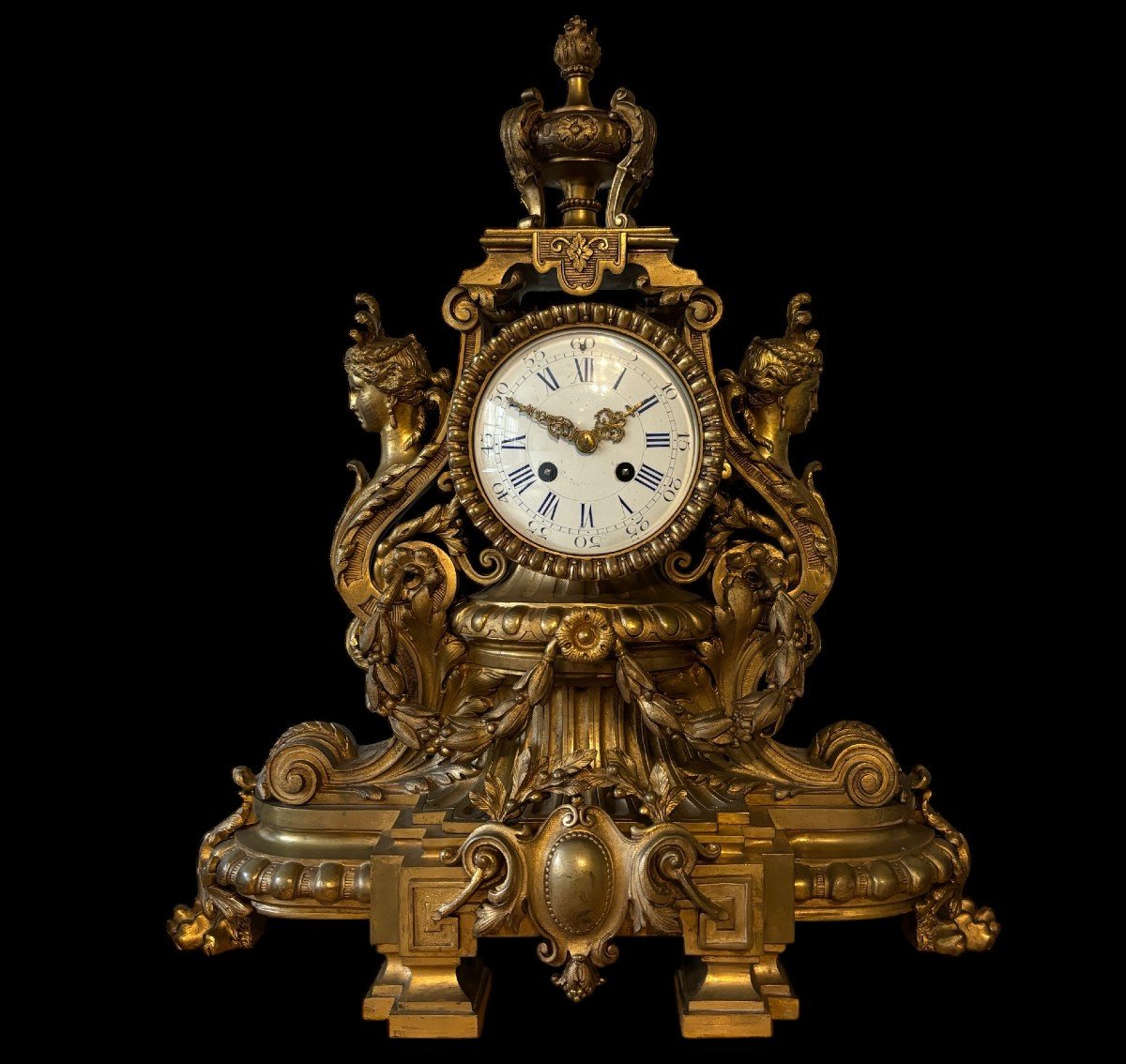 Jolie Pendule De Style Louis XVI En Bronze 19ème.