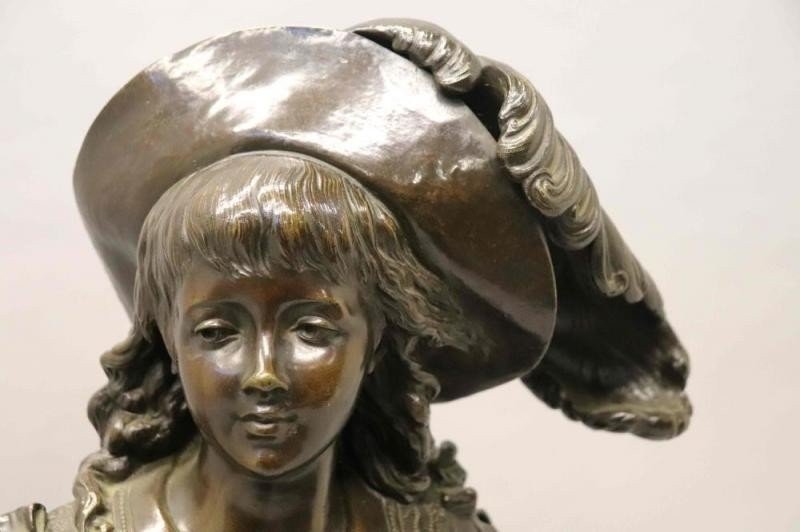 Sculpture "noble Avec Chapeau à Plume" En Bronze , 19ème ( 66 Cm )-photo-2