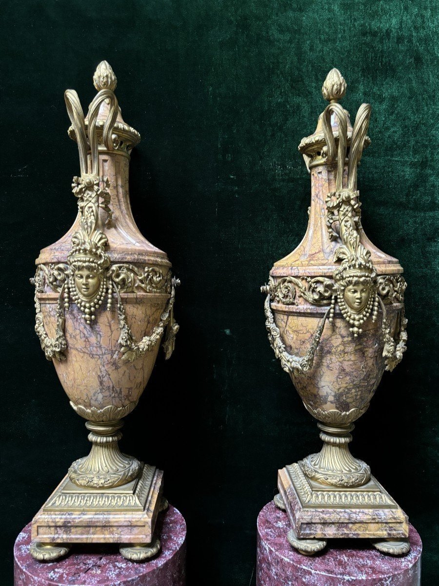 Paire De Grands Vases De Château En Marbre Et Bronze Doré 19ème ( 80 Cm )-photo-3