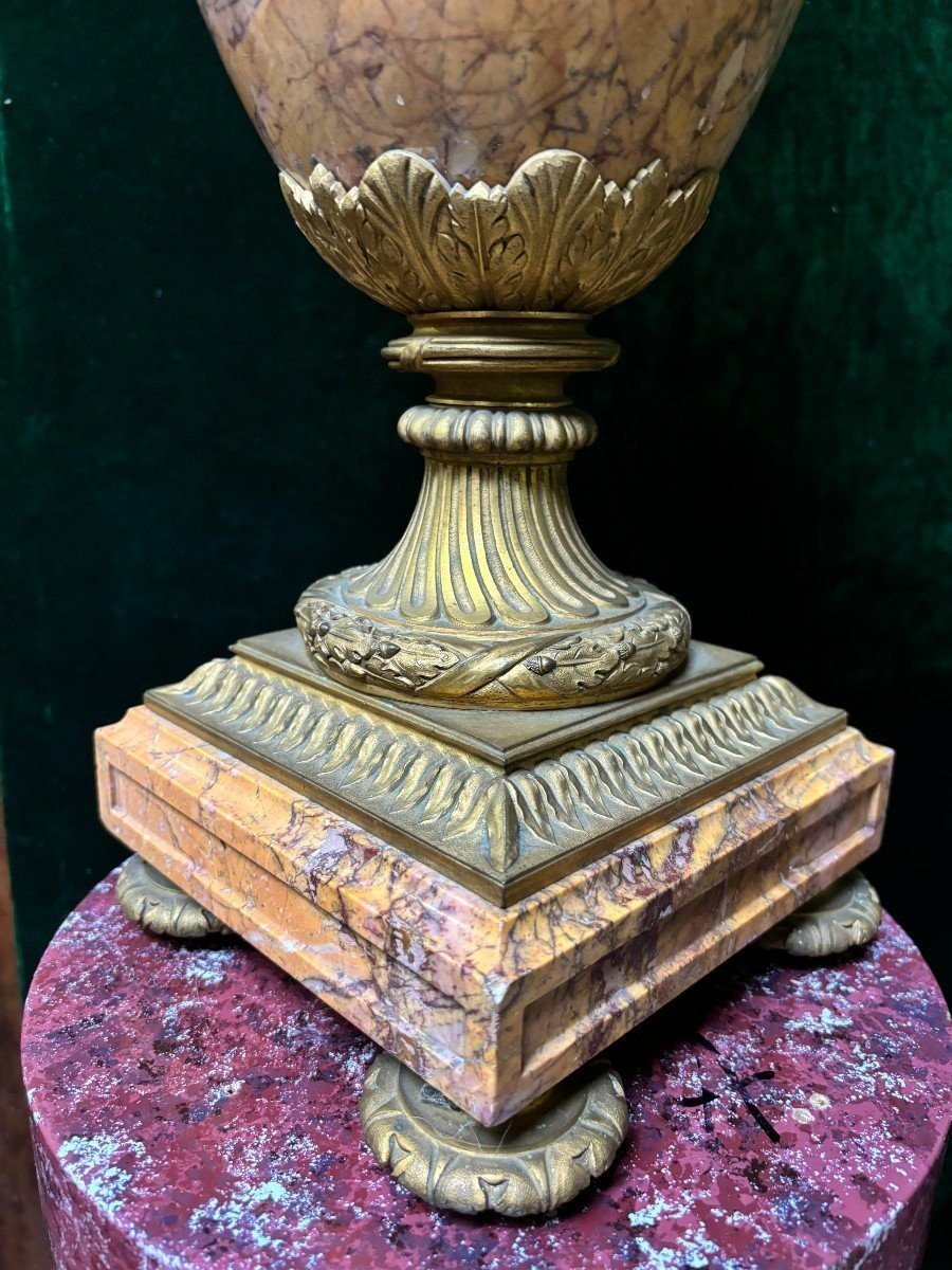 Paire De Grands Vases De Château En Marbre Et Bronze Doré 19ème ( 80 Cm )-photo-3