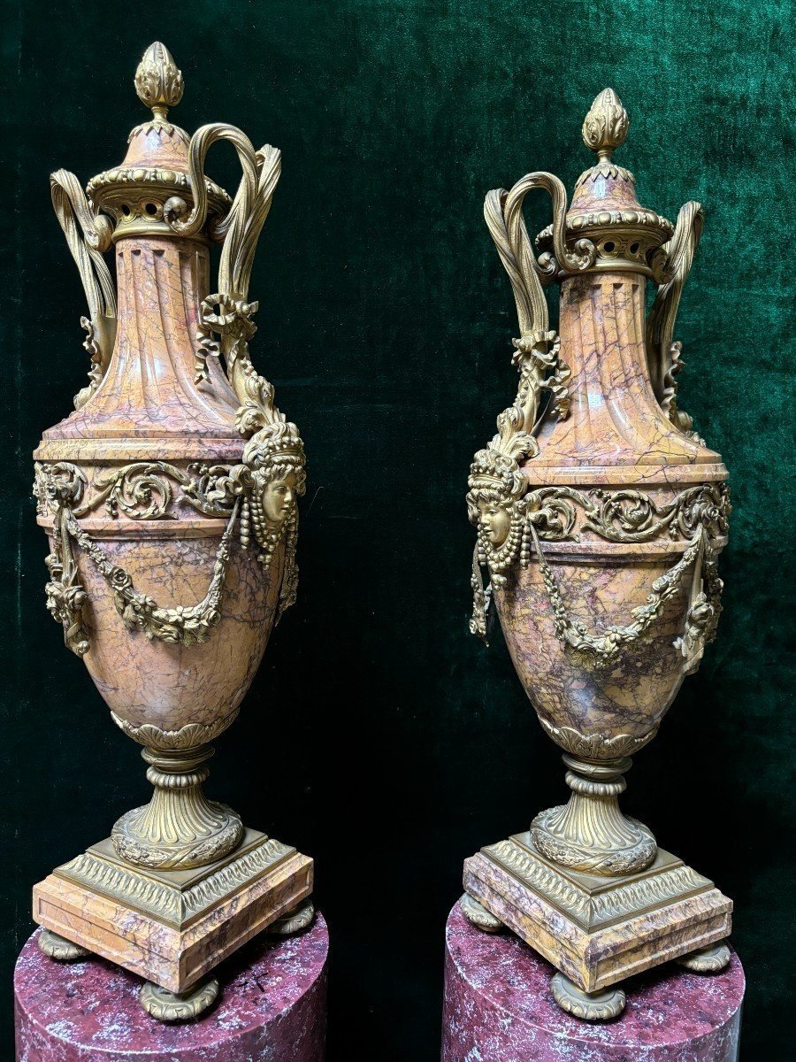 Paire De Grands Vases De Château En Marbre Et Bronze Doré 19ème ( 80 Cm )-photo-4