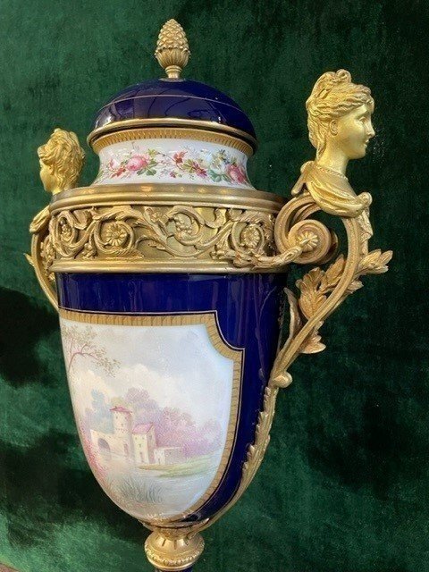 Grand Vase En Porcelaine De Sèvres / Bronze Doré 19ème Siècle. ( 70 Cm )-photo-4