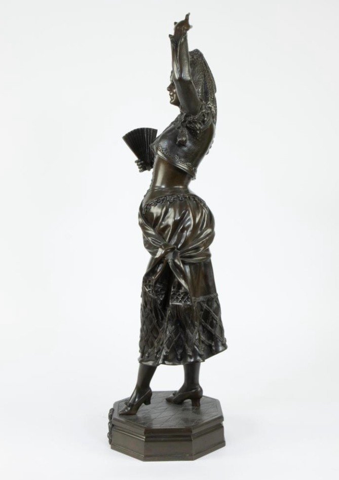 Grande Sculpture élégante « Carmen » En Bronze Du 19ème siècle ( 83 Cm )-photo-3