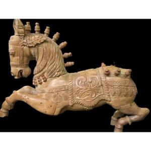 Cheval en bois sur son socle 19e siècle (97cm) 