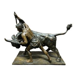 Beautiful Bronze Sculpture Representing A Gladiator Fighting A Bull 19th Century.