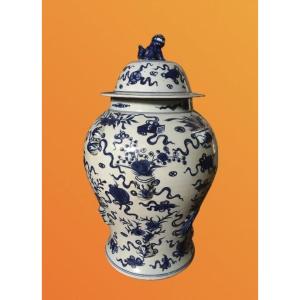 Large Chinese Porcelain Potiche Height: 55 Cm