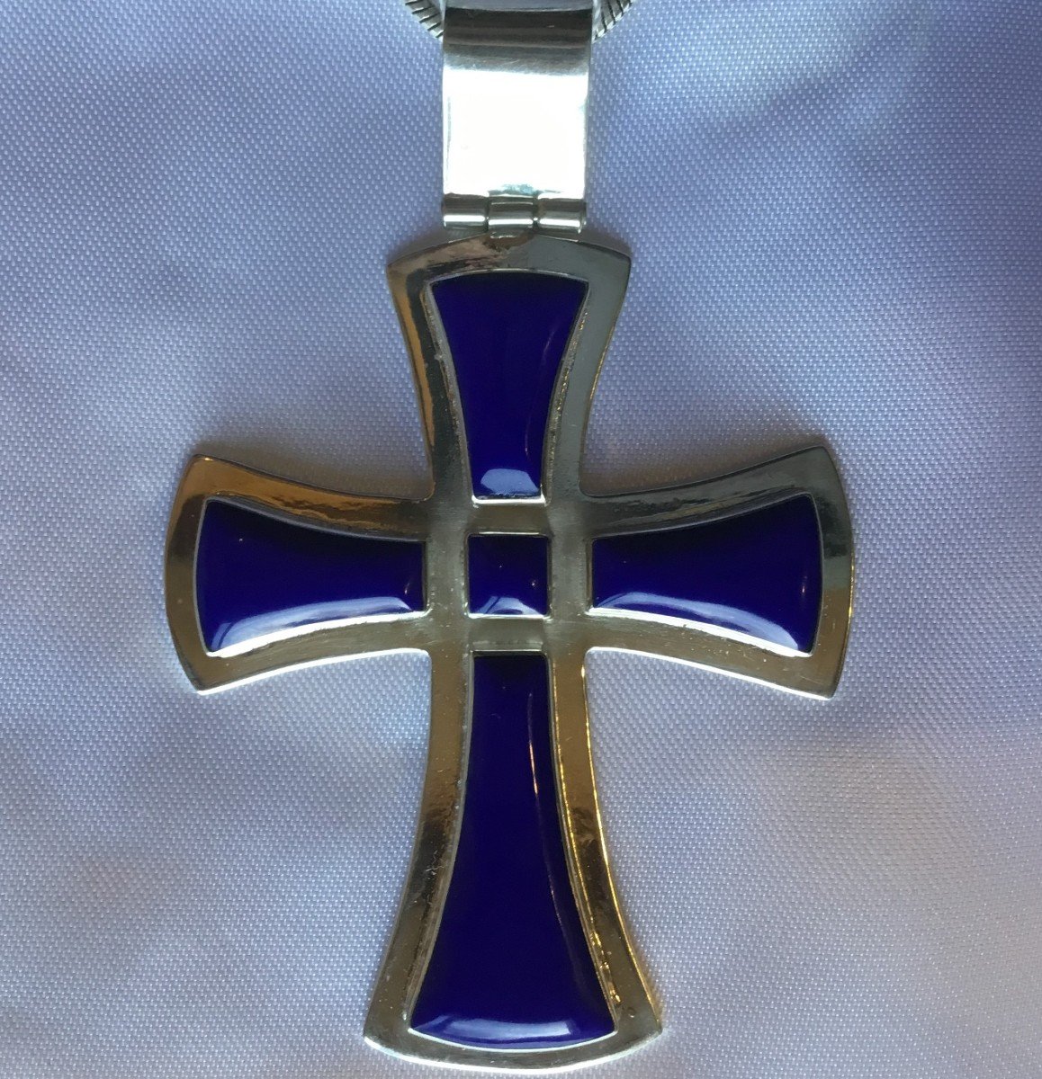 Pendentif et sa chaine, argent et lapis-lazuli