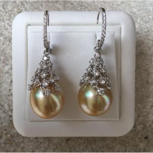 Paire de boucles d'oreille, or, perles et diamants