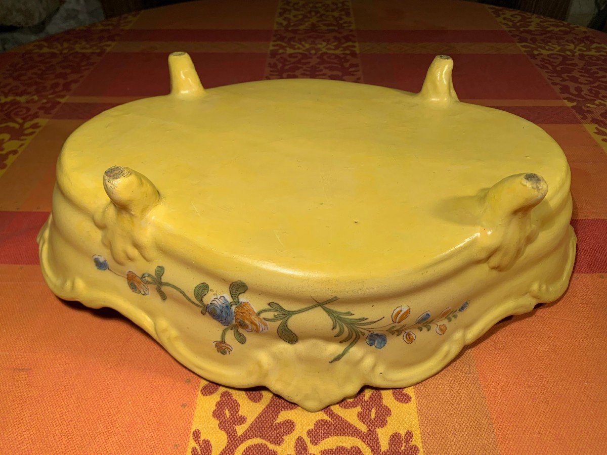 Varages 18th Century - Basin On 4 Feet With Yellow Bottom-photo-4