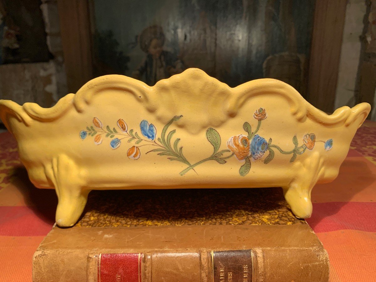 Varages 18th Century - Basin On 4 Feet With Yellow Bottom-photo-2