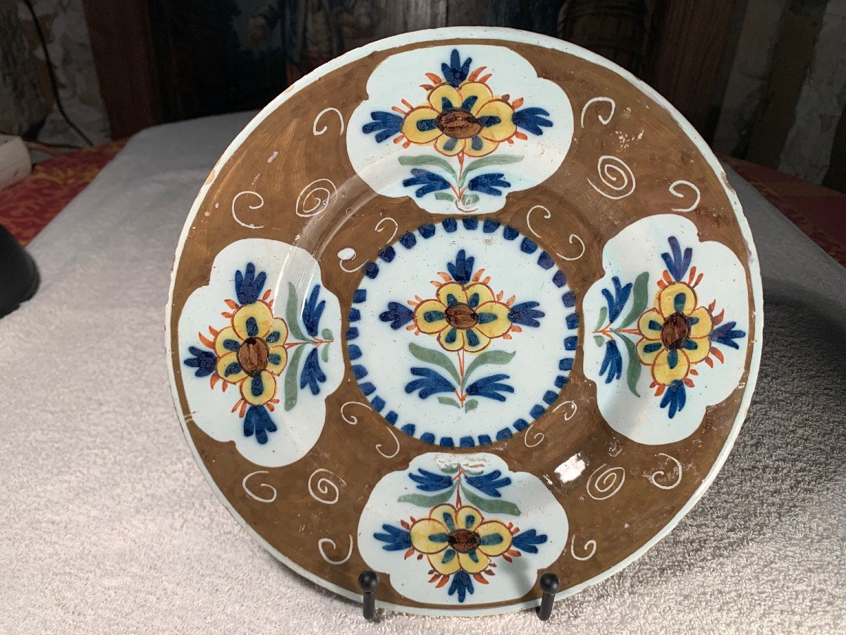 Delft - 18th Century - 2 Flowery Plates