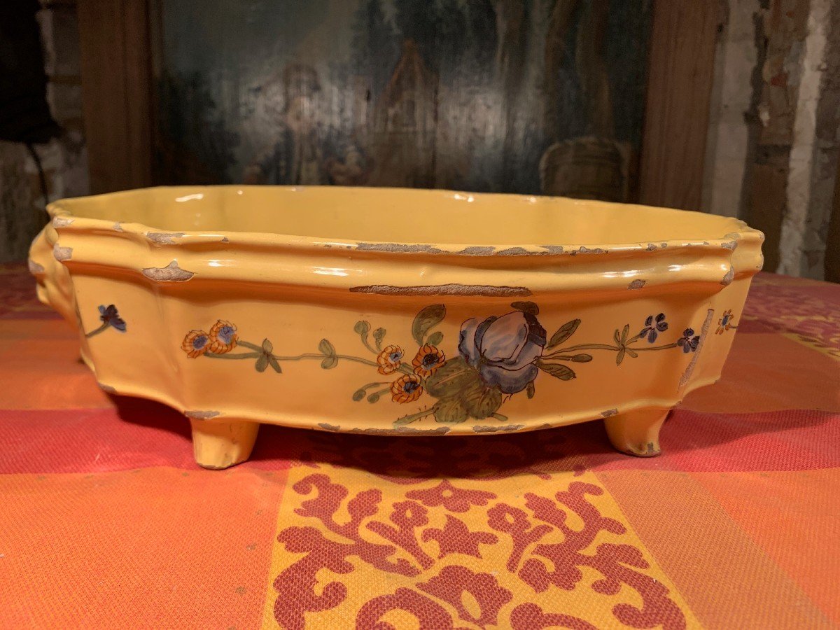 Moustiers - 18th Century - Basin On 4 Feet - Yellow Roof