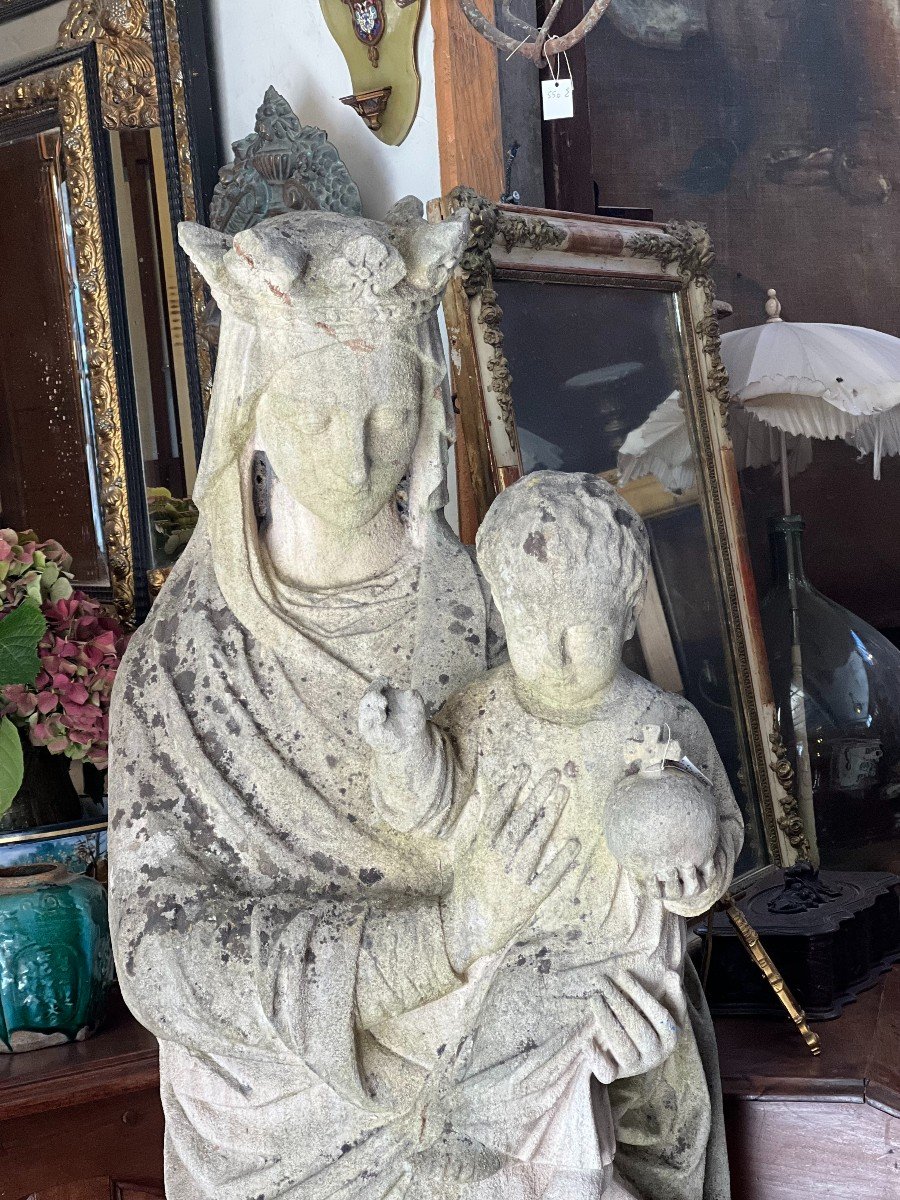 Statue d'une vierge à l'enfant en pierre-photo-3