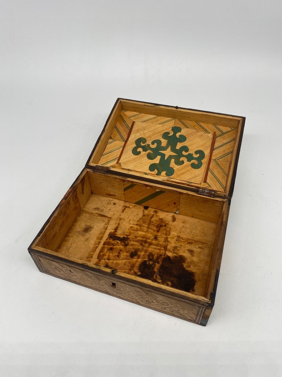 Straw Marquetry Box With Decor-photo-3