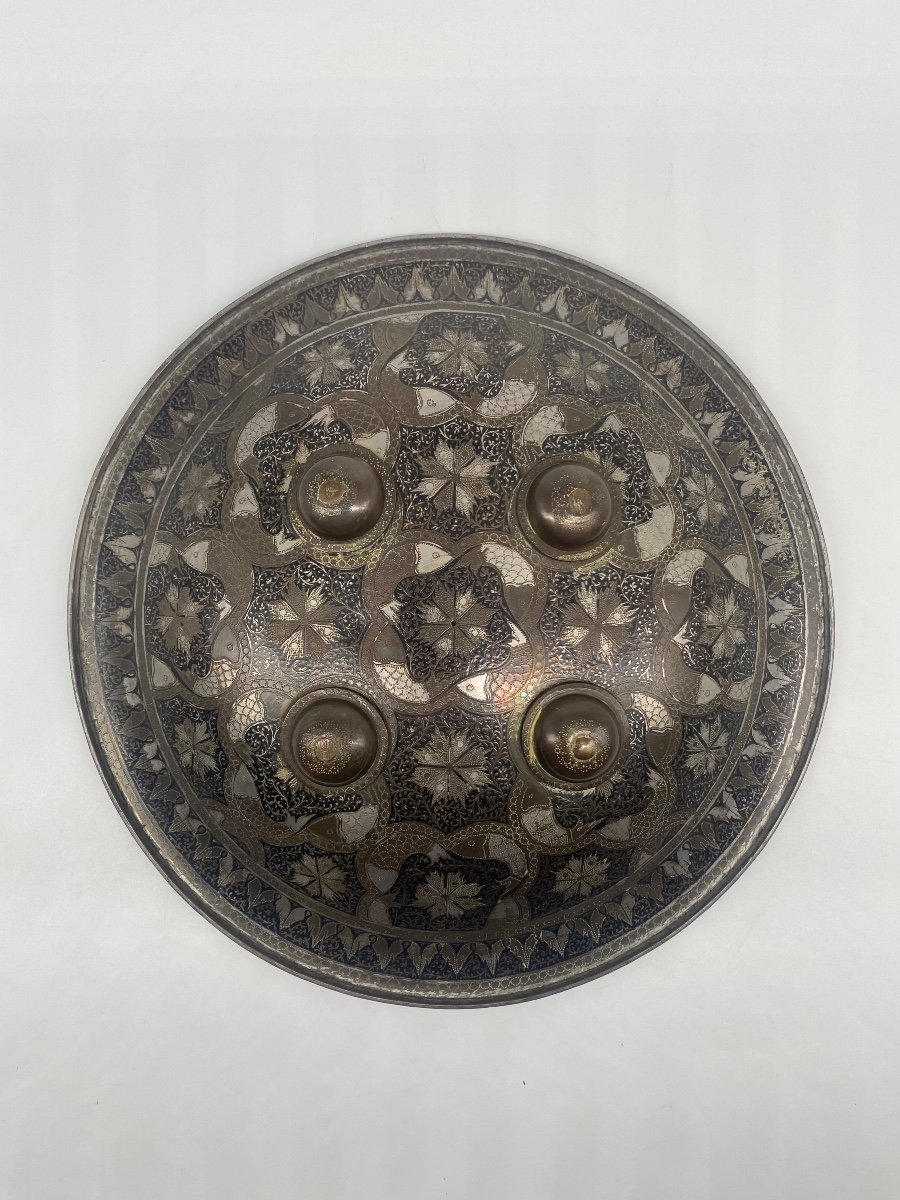 Persia Kadjar: Damascened Steel Rondache Shield, Fish Decor-photo-3