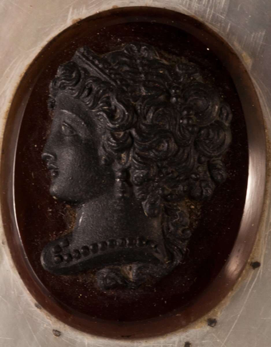 Cameo Head Of Woman In Profile In The Antique Miniature Portrait-photo-3