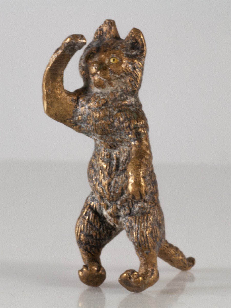 The Cat Who Looks, Vienna Bronze