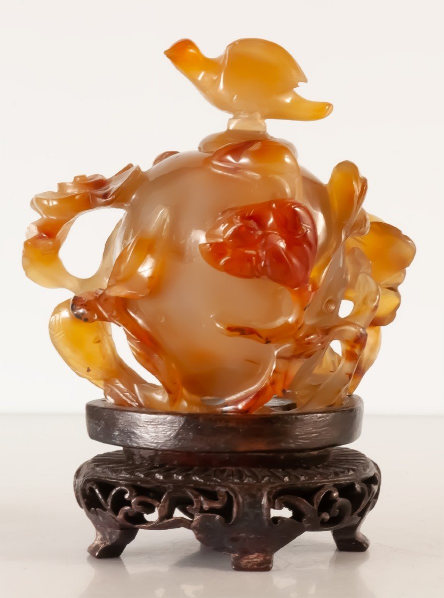 Chinese Carved Agate Snuff Bottle