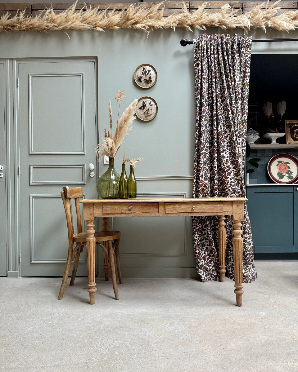 Oak Desk With Turned Legs (renovated)