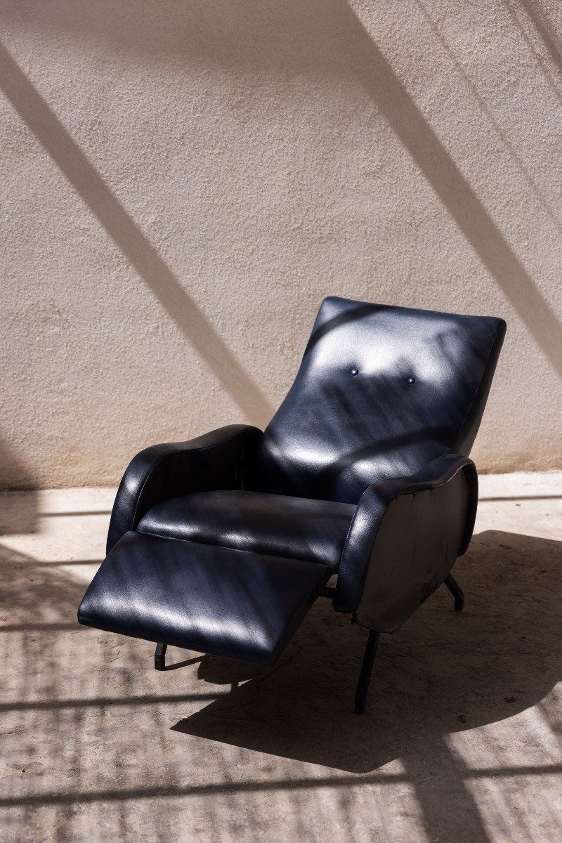 Chaise Longue Armchair In Blue Leather And Iron Feet-photo-3