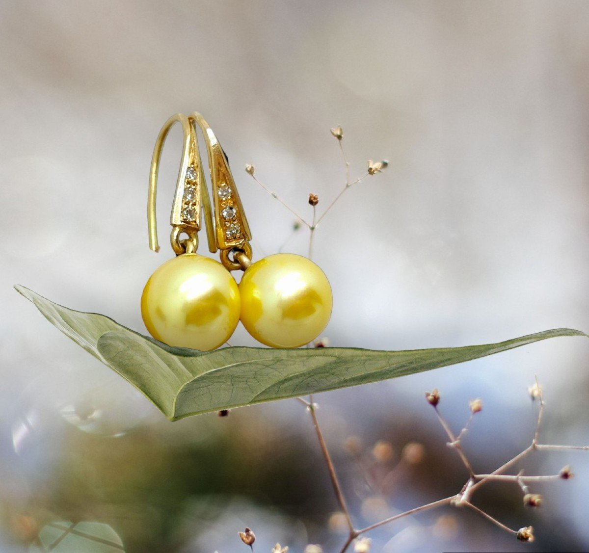 9 Mm  *golden* Akoya Saltwater Pearl 18k Gold & Diamonds Dangling Pierced Earrings-photo-3