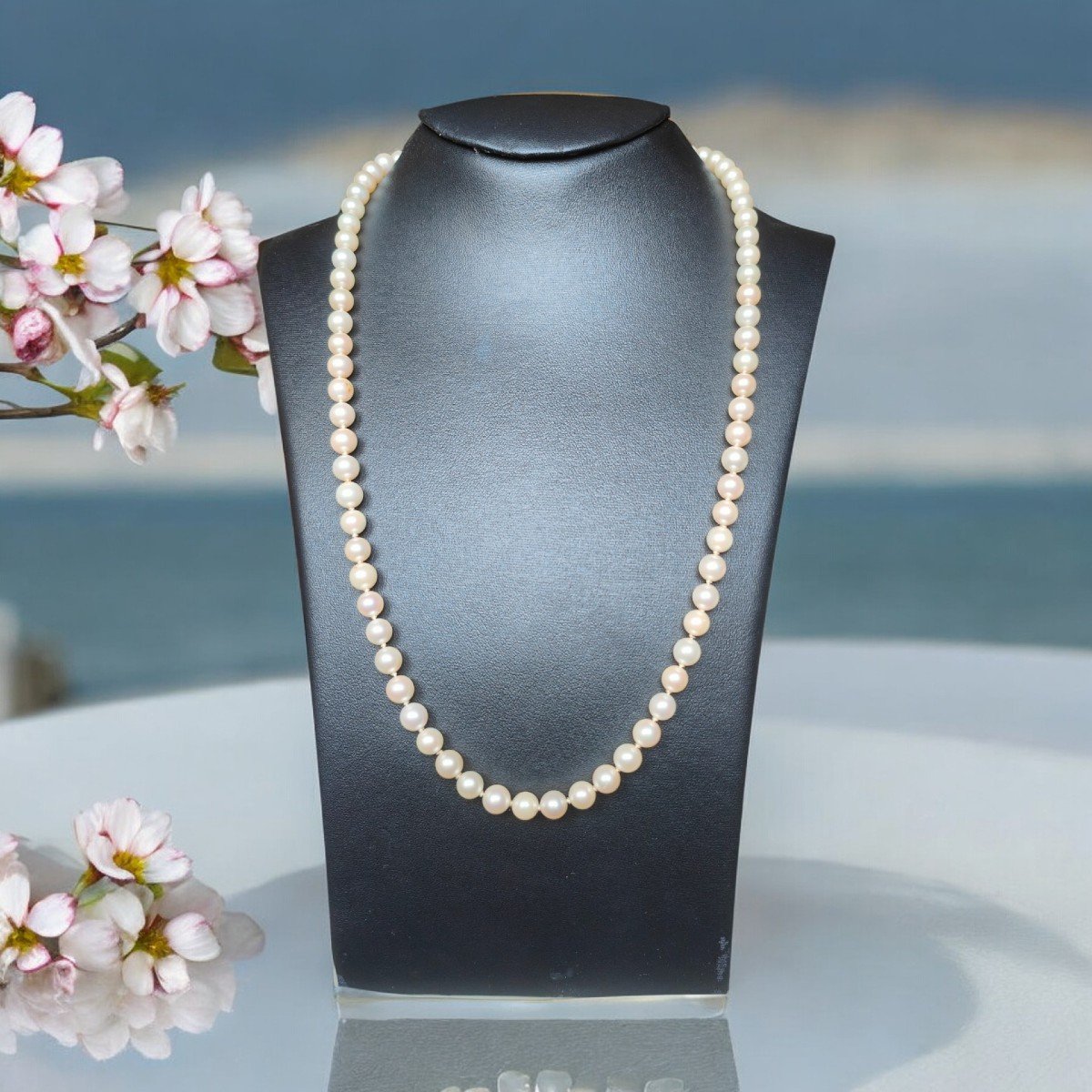 Single Strand White Akoya Pearl Necklace With Diamond Set 18kt Gold Clasp-photo-2