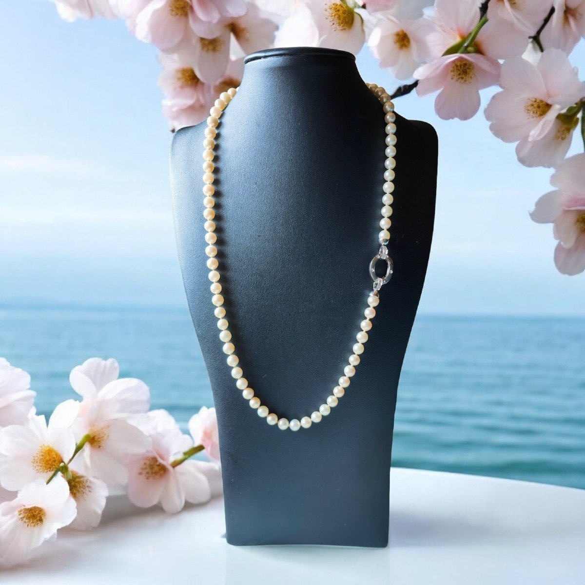 Single Strand White Akoya Pearl Necklace With Diamond Set 18kt Gold Clasp