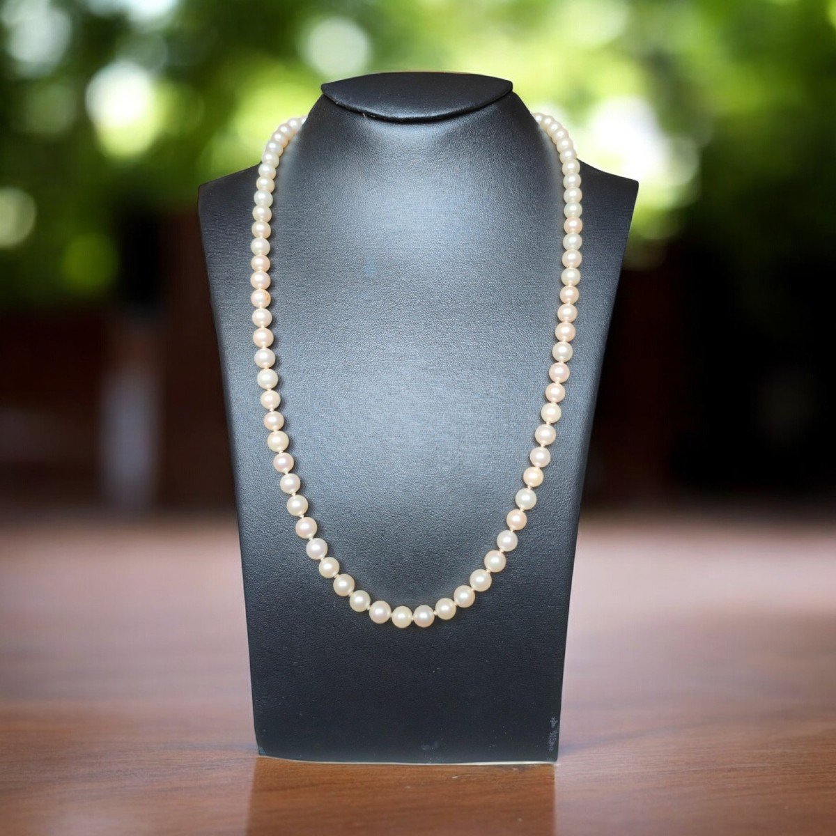 Cased Single Strand White Akoya Pearl Necklace With Diamond Set 18kt Gold Clasp-photo-2