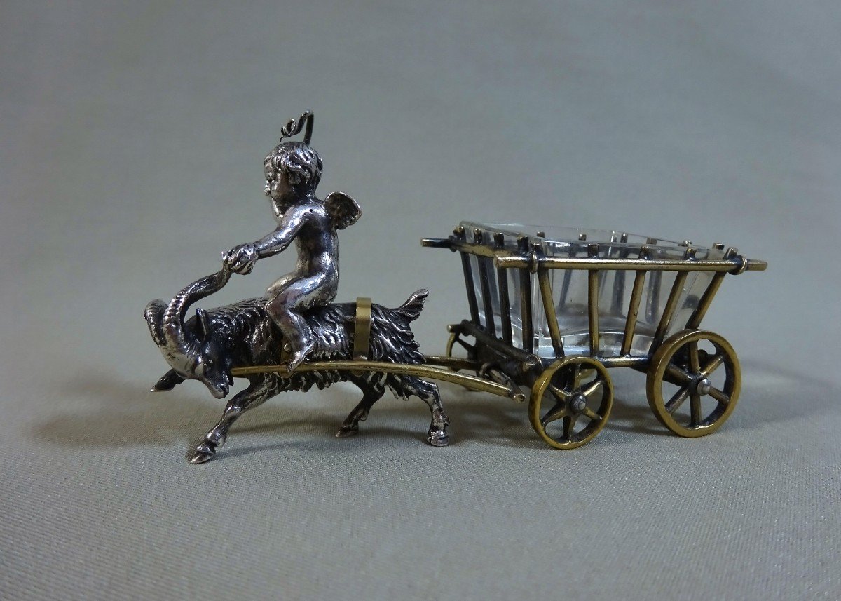 Saleron ou Salière du XIXeme Siècle Figurant Un Chariot Conduit Par Un Ange et Tracté Par un Bouc ou une Chèvre