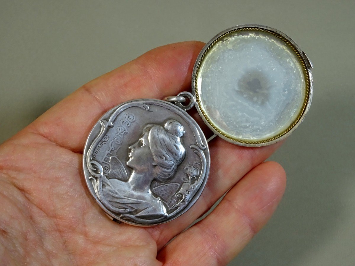 Felix Rasumny, Beautiful Small Art Nouveau Circular Silver Mirror, Bag Or Pendant Depicting The Goddess Psyche-photo-4