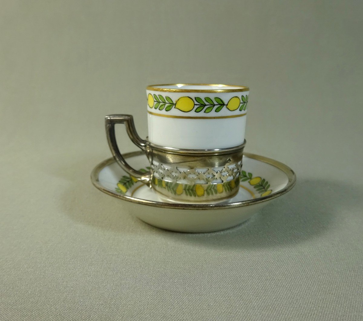 Tasse Litron à Moka en Porcelaine & Monture en Argent, Decor de Citrons,  Marque De Sevres-photo-5