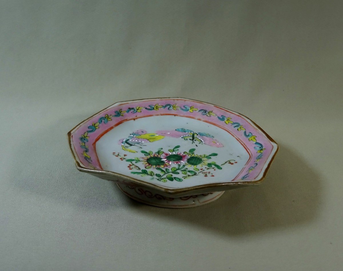 China Canton 19th Century, Famille Rose, Mounted Porcelain Plate Decorated With Flowers & Butterflies-photo-3