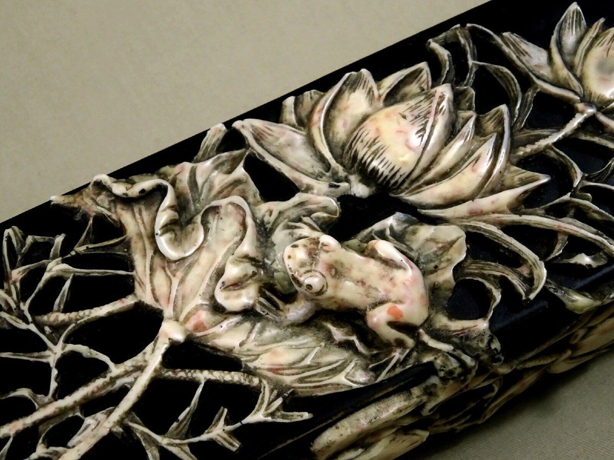 19th Century, Chinese Paintbrush Box Or Pen Box In Carved Stone With A Frog & Lotus Lake Décor-photo-3