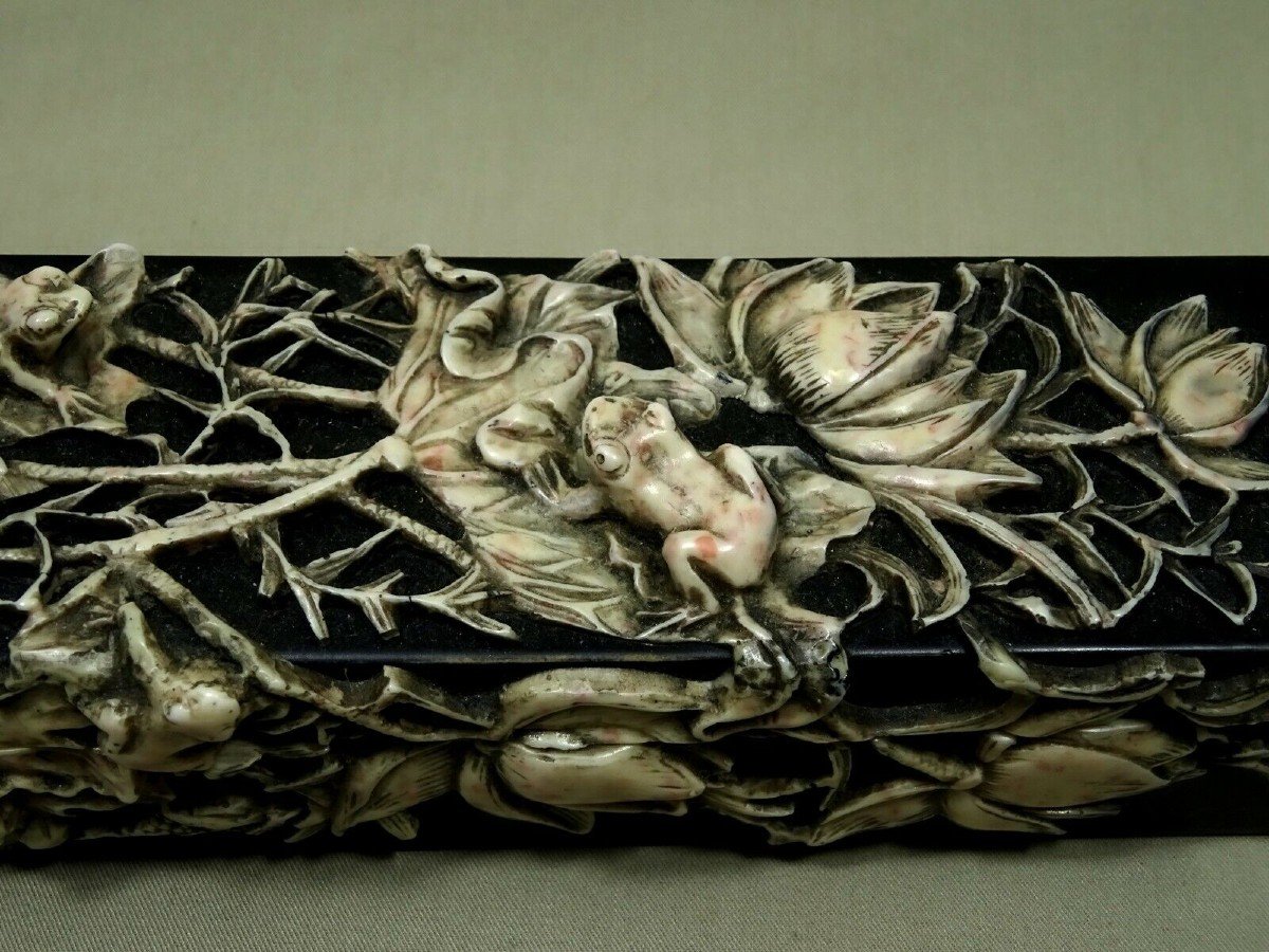 19th Century, Chinese Paintbrush Box Or Pen Box In Carved Stone With A Frog & Lotus Lake Décor-photo-4