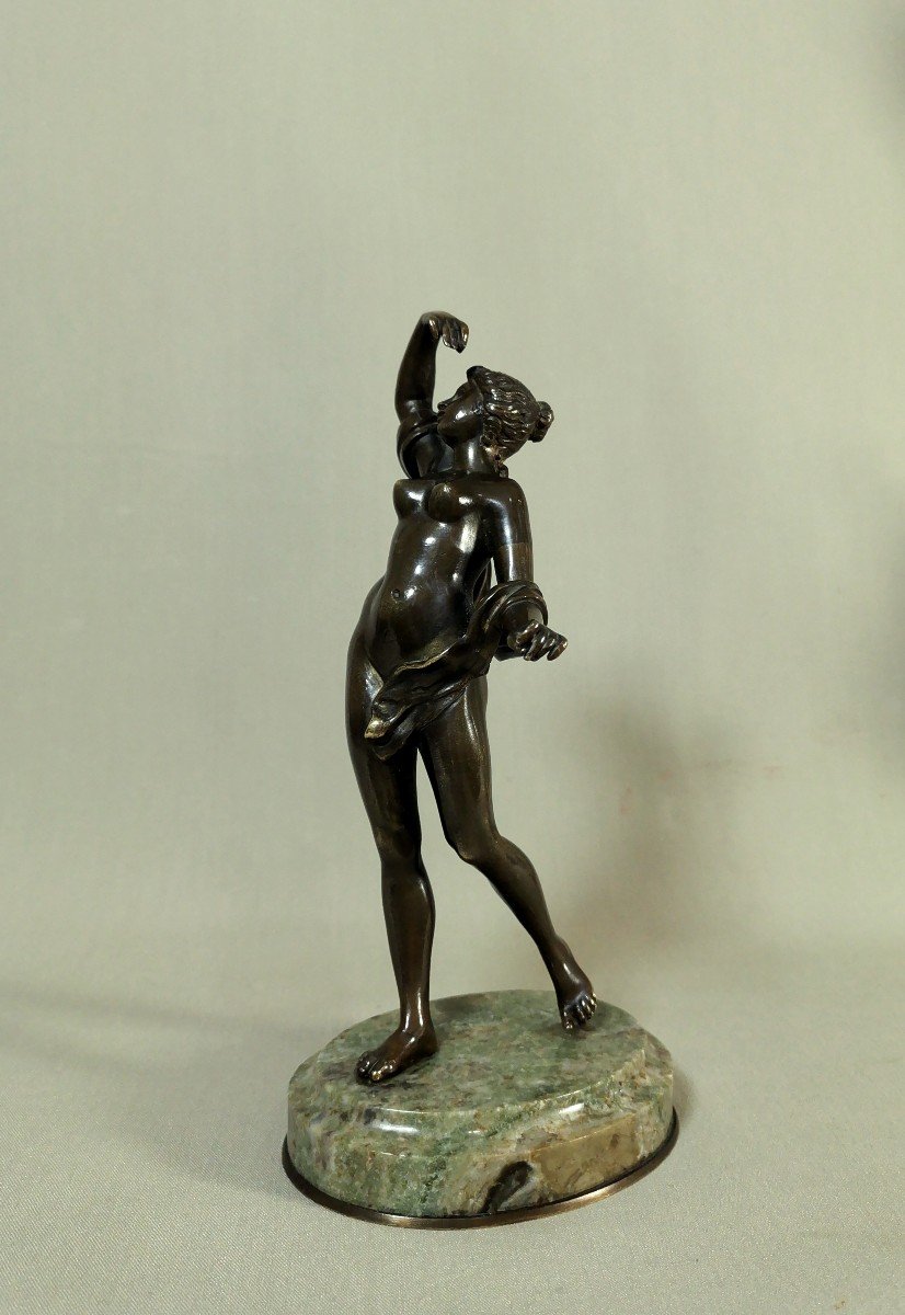 Sculpture Ancienne En Bronze Figurant Une Jeune Danseuse Nue Légèrement Dissimulée d'Un Voile-photo-2