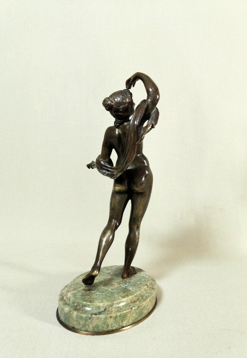 Sculpture Ancienne En Bronze Figurant Une Jeune Danseuse Nue Légèrement Dissimulée d'Un Voile-photo-2