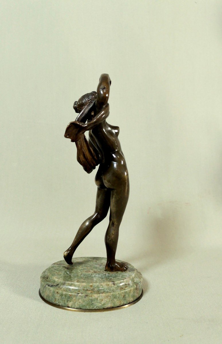 Sculpture Ancienne En Bronze Figurant Une Jeune Danseuse Nue Légèrement Dissimulée d'Un Voile-photo-6